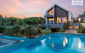 Stayvista At The Rainfield Villa With Gazebo & Lawn